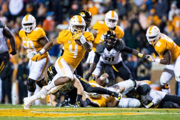 November 19, 2016: running back John Kelly 4 of the Tennessee Volunteers runs the ball during the NCAA College League USA Football game between the University of Tennessee Volunteers and the University of Missouri Tigers at Neyland Stadium in Knoxville, TN CSM NCAA Football 2016: Missouri vs Tennessee NOV 19 - ZUMAc04_ 20161119_zaf_c04_811