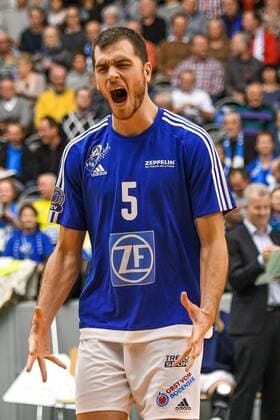 GER, 2017 CEV Volleyball Champions League, CEV, VfB Friedrichshafen (GER) vs Hypo Tirol Innsbruck (AUT) 20.11.2016, ZF Arena, Friedrichshafen, GER, 2017 CEV Volleyball Champions League, CEV, VfB Friedrichshafen (GER) vs Hypo Tirol Innsbruck (AUT), im Bild David Sossenheimer (Friedrichshafen, 5) aergert sich ueber einen Fehler nordphotoxHafner