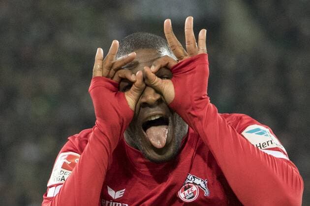 Anthony MODESTE (K) bejubelt mit Brillenjubel, Fernglasjubel und herausgestreckter Zunge seine Tor zum 1:1 Ausgleich; Freude, Jubel, Torjubel; Portraet (Porträt), Portrait; Fussball 1. Bundesliga, 11. Spieltag, Borussia Moenchengladbach (MG) - 1. FC Koeln (K) 1:2, am 19.11.2016 in Moenchengladbach Deutschland.