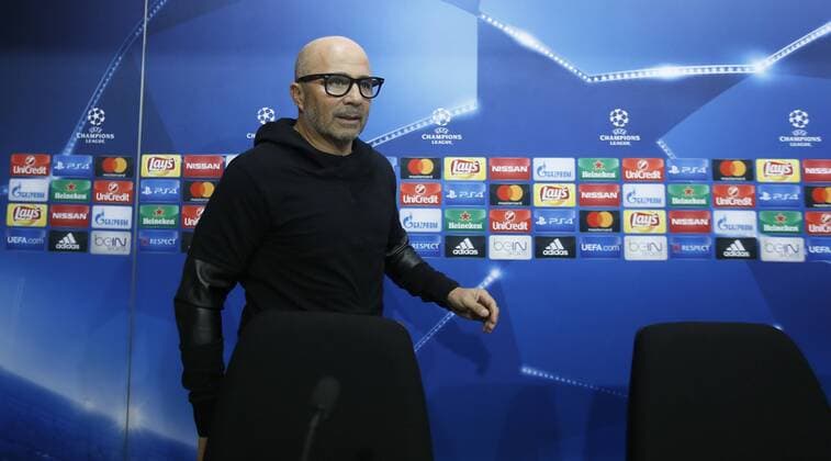 Sevilla FC s Argentinian head coach Jorge Sampaoli adresses to the media during a training session in Seville, southern Spain, 21 November 2016. Sevilla FC will face Juventus in a UEFA Champions League Group H soccer match at the Sanchez Pizjuan stadium on 21 November 2016. Sevilla FC s press conference PK Pressekonferenz !ACHTUNG: NUR REDAKTIONELLE NUTZUNG!  20161121-636153391448055875