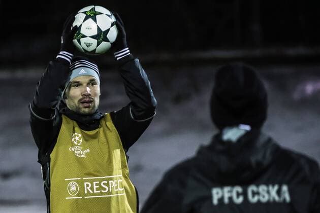 MOSCOW, RUSSIA - NOVEMBER 21, 2016: FC CSKA Moscow s Sergei Ignashevich during a training session ahead of the 2016 17 UEFA Champions League match against FC Bayer Leverkusen, at Oktyabr Stadium. The match is scheduled for November 22, 2016. Sergei Savostyanov TASS  TS038571