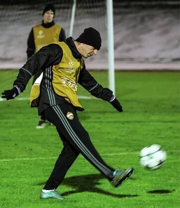 MOSCOW, RUSSIA - NOVEMBER 21, 2016: FC CSKA Moscow s Alan Dzagoev during a training session ahead of the 2016 17 UEFA Champions League match against FC Bayer Leverkusen, at Oktyabr Stadium. The match is scheduled for November 22, 2016. Sergei Savostyanov TASS  TS038574