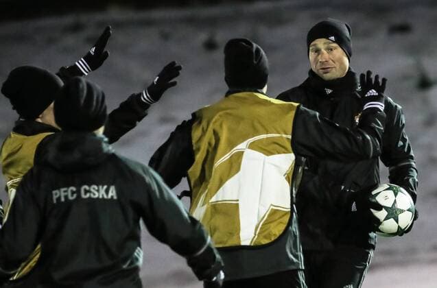 MOSCOW, RUSSIA - NOVEMBER 21, 2016: FC CSKA Moscow s Vasily Berezutsky during a training session ahead of the 2016 17 UEFA Champions League match against FC Bayer Leverkusen, at Oktyabr Stadium. The match is scheduled for November 22, 2016. Sergei Savostyanov TASS  TS03857C