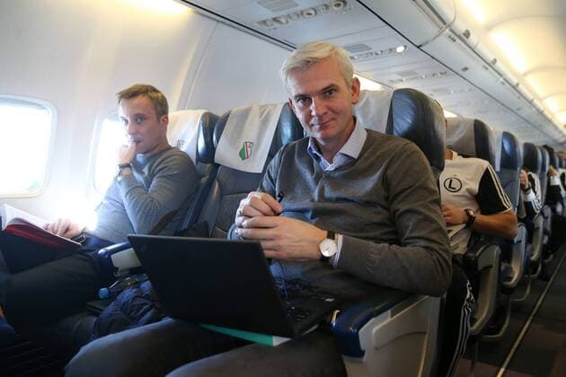 Fußball, CL, Legia Warschau reist nach Dortmund LEGIA WARSAW FOOTBALLERS TRAVEL FROM WARSAW TO DORTMUND JAKUB SZUMIELEWICZ JACEK MAGIERA  161121PYK025