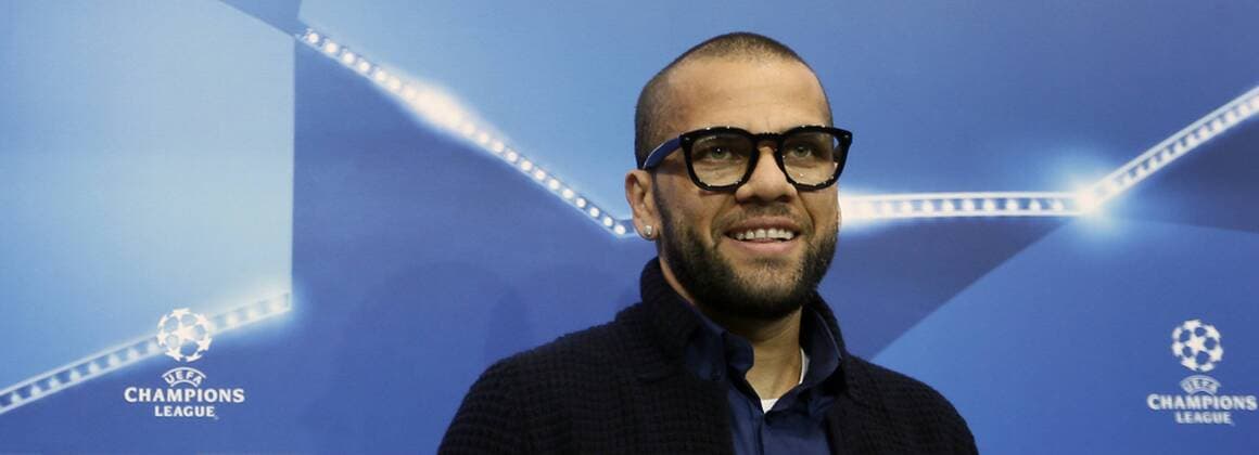 Juventus Brazilian defender Dani Alves during the press conference PK Pressekonferenz held at Sanchez Pizjuan stadium in Seville, Andalusia, Spain southern Spain, 21 November 2016. Sevilla FC will face Juventus in a UEFA Champions League Group H soccer match at the Sanchez Pizjuan stadium on 21 November 2016. Juventus press conference !ACHTUNG: NUR REDAKTIONELLE NUTZUNG!  20161121-636153571703558146