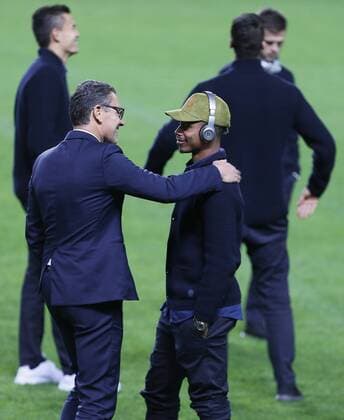 Juventus players check the picth of Sanchez Pizjuan stadium in Seville, Andalusia, Spain southern Spain, 21 November 2016. Sevilla FC will face Juventus in a UEFA Champions League Group H soccer match at the Sanchez Pizjuan stadium on 21 November 2016. Juventus training !ACHTUNG: NUR REDAKTIONELLE NUTZUNG!  20161121-636153573029398965