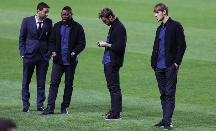 Juventus players check the picth of Sanchez Pizjuan stadium in Seville, Andalusia, Spain southern Spain, 21 November 2016. Sevilla FC will face Juventus in a UEFA Champions League Group H soccer match at the Sanchez Pizjuan stadium on 21 November 2016. Juventus training !ACHTUNG: NUR REDAKTIONELLE NUTZUNG!  20161121-636153573709875327