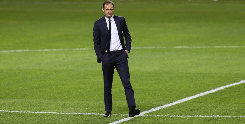 Juventus head coach Massimiliano Allegri checks the picth of Sanchez Pizjuan stadium in Seville, Andalusia, Spain southern Spain, 21 November 2016. Sevilla FC will face Juventus in a UEFA Champions League Group H soccer match at the Sanchez Pizjuan stadium on 21 November 2016. Juventus training !ACHTUNG: NUR REDAKTIONELLE NUTZUNG!  20161121-636153573761979661