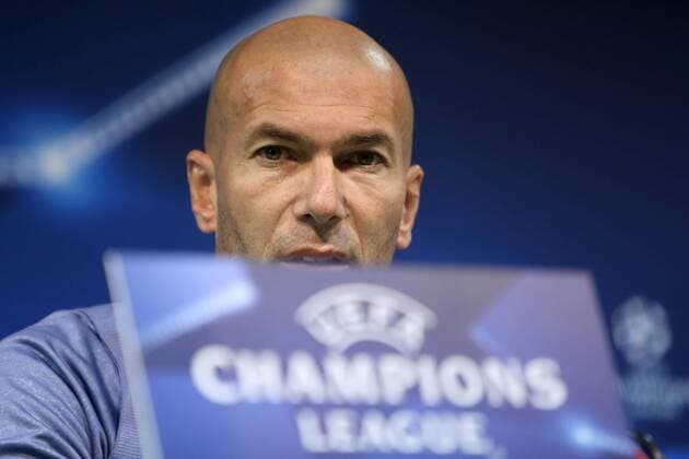 November 21, 2016 - Lisbon, Portugal - Real Madrid s head coach Zinedine Zidane attends a press conference PK Pressekonferenz at the Alvalade stadium in Lisbon, Portugal on November 21, 2016, on the eve of their UEFA Champions League Group F football match Sporting CP vs Real Madrid. Photo: UEFA Champions League - Real Madrid s press conference - ZUMAf123 20161121_zap_f123_001