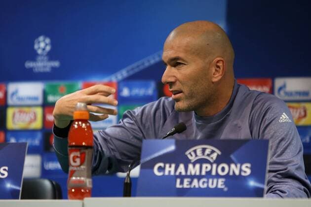 November 21, 2016 - Lisbon, Portugal - Real Madrid s head coach Zinedine Zidane attends a press conference PK Pressekonferenz at the Alvalade stadium in Lisbon, Portugal on November 21, 2016, on the eve of their UEFA Champions League Group F football match Sporting CP vs Real Madrid. Photo: UEFA Champions League - Real Madrid s press conference - ZUMAf123 20161121_zap_f123_006