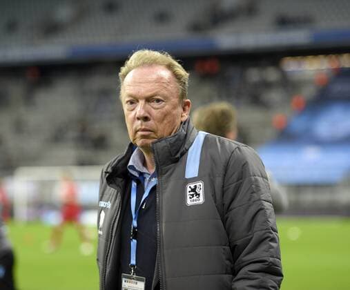 21.11.2016, Fussball 2.Bundesliga 2016 2017, 13.Spieltag, TSV 1860 München - 1.FC Kaiserslautern, in der Allianz-Arena München. Präsident Peter Cassalette (TSV 1860 München) nachdenklich. 