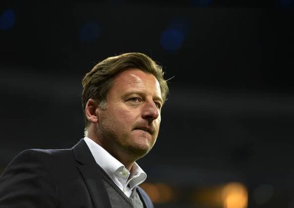 21.11.2016, Fussball 2.Bundesliga 2016 2017, 13.Spieltag, TSV 1860 München - 1.FC Kaiserslautern, in der Allianz-Arena München. Trainer Kosta Runjaic (TSV 1860 München) nachdenklich. 