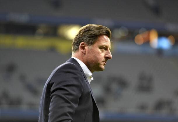21.11.2016, Fussball 2.Bundesliga 2016 2017, 13.Spieltag, TSV 1860 München - 1.FC Kaiserslautern, in der Allianz-Arena München. Trainer Kosta Runjaic (TSV 1860 München) nachdenklich. 