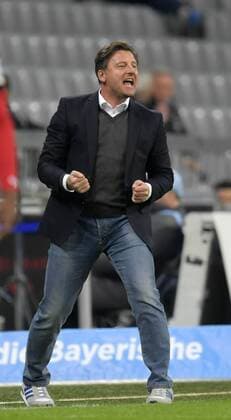 21.11.2016, Fussball 2.Bundesliga 2016 2017, 13.Spieltag, TSV 1860 München - 1.FC Kaiserslautern, in der Allianz-Arena München. Trainer Kosta Runjaic (TSV 1860 München) in Rage. 
