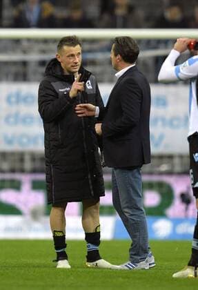 21.11.2016, Fussball 2.Bundesliga 2016 2017, 13.Spieltag, TSV 1860 München - 1.FC Kaiserslautern, in der Allianz-Arena München. Nach dem Schlusspfiff, v.li: Ivica Olic (TSV 1860 München) mit Trainer Kosta Runjaic (TSV 1860 München). 