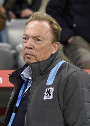 21.11.2016, Fussball 2.Bundesliga 2016 2017, 13.Spieltag, TSV 1860 München - 1.FC Kaiserslautern, in der Allianz-Arena München. Präsident Peter Cassalette (TSV 1860 München) nachdenklich. 