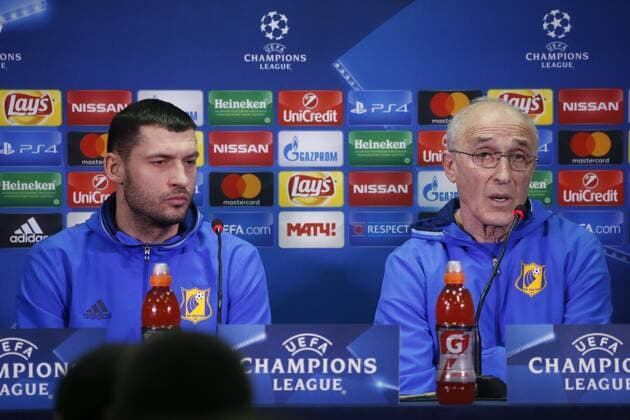 FuÃŸball, CL, FK Rostow PK ROSTOV-ON-DON, RUSSIA - NOVEMBER 22, 2016: FC Rostov s captain Alexandru Gatcan (L), and head coach Ivan Danilyants give a press conference PK Pressekonferenz ahead of a UEFA Champions League Group D football match between FC Rostov and Bayern Munich. Valery Matytsin TASS  TS038733