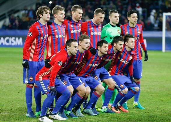 FuÃŸball, CL, ZSKA Moskau - Bayer Leverkusen MOSCOW, RUSSIA - NOVEMBER 22, 2016: CSKA Moscow s Bibars Natcho, Fedor Chalov, Alan Dzagoev, Georgy Shchennikov, Alexander Golovin (L-R front), Mario Fernandes, Pontus Wernbloom, Alexei Berezutsky, Vasily Berezutsky, goalkeeper Igor Akinfeev and Georgi Milanov (L-R back) pose for a photo ahead of the 2016 17 UEFA Champions League Group E Round 5 football match against Bayer 04 Leverkusen at CSKA Stadium. Mikhail Japaridze TASS  TS038791