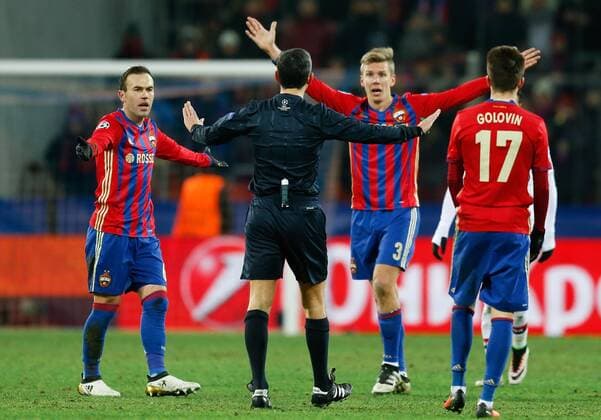 FuÃŸball, CL, ZSKA Moskau - Bayer Leverkusen MOSCOW, RUSSIA - NOVEMBER 22, 2016: CSKA Moscow s Bibars Natcho, Pontus Wernbloom, and Alexander Golovin (L-R) react during their 2016 17 UEFA Champions League Group E Round 5 football match against Bayer 04 Leverkusen at CSKA Stadium. Mikhail Japaridze TASS  TS0387BE