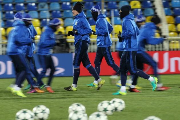 Fußball, CL, FK Rostow Training November 22, 2016 - Rostov-On-Don, Russia - Team Rostov warm up during a training session prior to the Champions League Group D soccer match between FC Bayern Munich and FC Rostov, at Olimp 2 Stadium in Rostov-on-Don, Russia on Novemberr 22, 2016. FC Rostov - Training & press conference PK Pressekonferenz  - ZUMAn230 20161122_zaa_n230_043