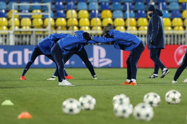 Fußball, CL, FK Rostow Training November 22, 2016 - Rostov-On-Don, Russia - Team Rostov warm up during a training session prior to the Champions League Group D soccer match between FC Bayern Munich and FC Rostov, at Olimp 2 Stadium in Rostov-on-Don, Russia on Novemberr 22, 2016. FC Rostov - Training & press conference PK Pressekonferenz  - ZUMAn230 20161122_zaa_n230_046