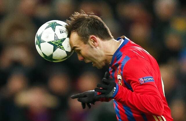 FuÃŸball, CL, ZSKA Moskau - Bayer Leverkusen MOSCOW, RUSSIA - NOVEMBER 22, 2016: CSKA Moscow s Bibars Natcho jumps to head the ball in the 2016 17 UEFA Champions League Group E Round 5 football match against Bayer 04 Leverkusen at CSKA Stadium. Mikhail Japaridze TASS  TS0387CC