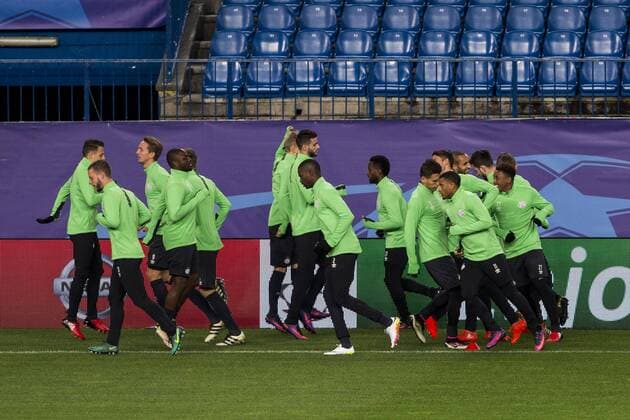 Fußball, CL, PSV Eindhoven Training PSV Eindhoven s Nicolas Isimat-Mirin, Hector Moreno, Santiago Arias, Daniel Schwaab, Davy Propper Gaston Pereiro, Jorrit Hendrix, Luuk de Jong, Siem de Jong, Luciano Narsingh, Simon Poulsen, Jetro Willems , Florian Jozefzoon, Jurgen Locadia Joshua Brenet during the official training of PSV Eindhoven before the Champions League match between Atletico de Madrid and PSV Eindhoven at Vicente Calderon Stadium in Madrid , Spain. November 22, 2016. (20161122021)