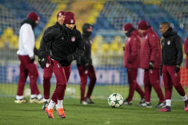 Fußball, CL, Bayern München Training November 22, 2016 - Rostov-On-Don, Russia - Thiago AlcoÂ¡ntara of FC Bayern Munich during a training session prior to the Champions League Group D soccer match between FC Bayern Munich and FC Rostov, at Olimp 2 Stadium in Rostov-on-Don, Russia on Novemberr 22, 2016. FC Bayern Muenchen - Training & press conference PK Pressekonferenz  - ZUMAn230 20161122_zaa_n230_095