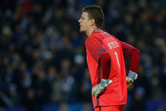 Fußball, CL, Leicester City - FC Brügge Club s goalkeeper Ludovic Butelle looks dejected after he took a goal in the firts minutes during a game between British club Leicester City Football Club and Belgian first division soccer team Club Brugge KV, the fifth game of the Champions League group stage competition, in the group G, in Leicester, Great Britain, Tuesday 22 November 2016. BRUNOxFAHY  x04980677x