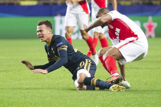 Fußball, CL, AS Monaco - Tottenham Hotspur Football - 2016 2017 UEFA Champions League - Group E: Tottenham Hotspur vs. AS Monaco Dele Alli of Tottenham Hotspurs is brought down by Djibril Sidibe of Monaco at the Stade Louis II in Monaco colorsport winston bynorth 