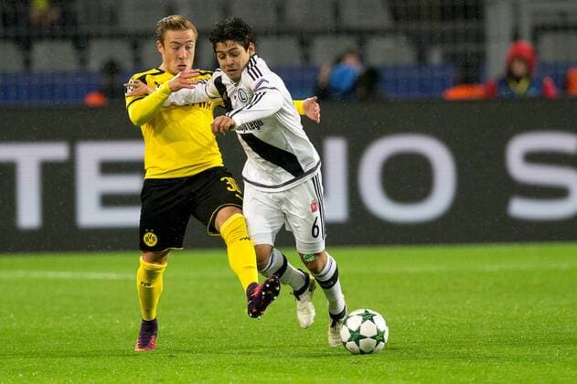 Fußball, CL, Borussia Dortmund - Legia Warschau CL 2016 17 Borussia vs Legia Champions League group stage Borussia Dortmund vs. Legia Warszawa on November 22, 2016 in Dortmund, Germany In the picture: Felix Passlack, Guilherme  EN_01235625_0003