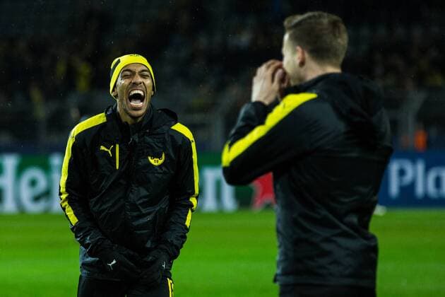 GER, Champions League, Borussia Dortmund vs Legia Warschau 22.11.2016, Signal Iduna Park, Dortmund, GER, Champions League, Borussia Dortmund vs Legia Warschau, im Bild picture shows: Pierre-Emerick Aubameyang (BVB 17) hat Spass mit Erik Durm (BVB 37), nordphotox xRauch
