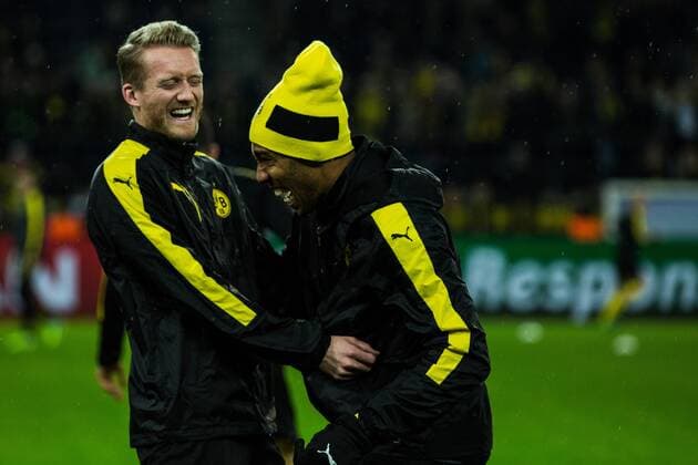 GER, Champions League, Borussia Dortmund vs Legia Warschau 22.11.2016, Signal Iduna Park, Dortmund, GER, Champions League, Borussia Dortmund vs Legia Warschau, im Bild picture shows: Pierre-Emerick Aubameyang (BVB 17) hat Spass mit Andre Schürrle (BVB 21), nordphotox xRauch