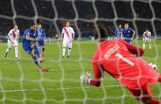 Fußball, CL, Leicester City - FC Brügge Leicester s Riyad Mahrez scoring his sides second goal during the Champions League group B match at the King Power Stadium, Leicester. Picture date November 22nd, 2016 Pic David Klein Sportimage EDITORIAL USE ONLY. No use with unauthorised audio, video, data, fixture lists, club league logos or live services. Online in-match use limited to 120 images, no video emulation. No use in betting, games or single club league player publications.