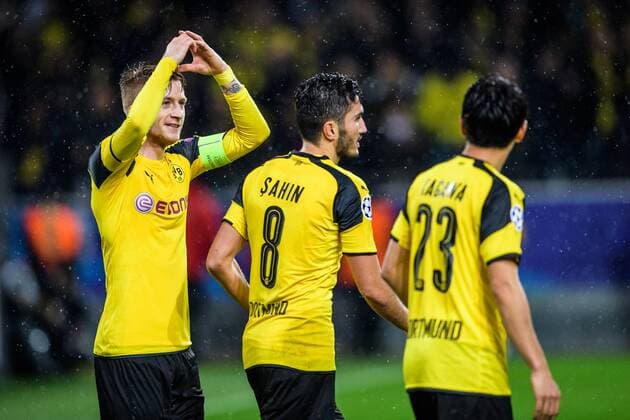 Marco Reus (Borussia Dortmund 11) beim Torjubel nach dem Treffer zum 5:2 mit Shinji Kagawa (Borussia Dortmund 23) und Nuri Sahin (Borussia Dortmund 8) beim Champions League Spiel zwischen Borussia Dortmund und Legia Warschau am 22.11.2016 Dortmund Copyright: xSchuelerx xEibnerx-xPressefotox EP_JSE