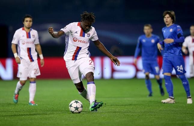 Fußball, CL, Dinamo Zagreb - Olympique Lyon UEFA Champions League, GNK Dinamo vs. Olympique Lyonnais 22.11.2016., Maksimir Stadium, Zagreb, Croatia - UEFA Champions League, Group H, Round 5, GNK Dinamo vs. Olympique Lyonnais. Mapou Yanga Mbiwa.  IgorxKralj PIXSELL