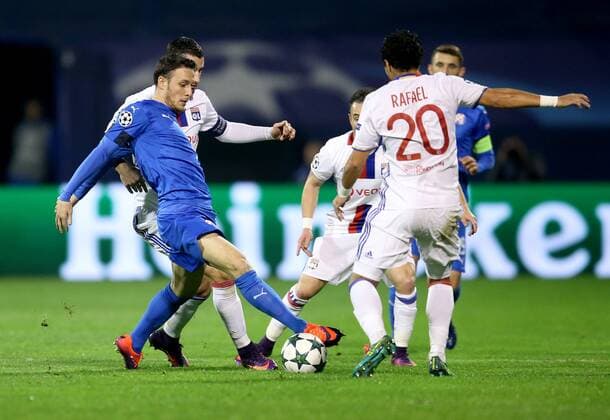 Fußball, CL, Dinamo Zagreb - Olympique Lyon UEFA Champions League, GNK Dinamo vs. Olympique Lyonnais 22.11.2016., Maksimir Stadium, Zagreb, Croatia - UEFA Champions League, Group H, Round 5, GNK Dinamo vs. Olympique Lyonnais. Angelo Henriquez, Maxime Gonalons. IgorxKralj PIXSELL