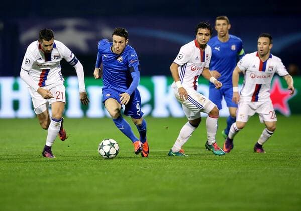 Fußball, CL, Dinamo Zagreb - Olympique Lyon UEFA Champions League, GNK Dinamo vs. Olympique Lyonnais 22.11.2016., Maksimir Stadium, Zagreb, Croatia - UEFA Champions League, Group H, Round 5, GNK Dinamo vs. Olympique Lyonnais. Angelo Henriquez, Maxime Gonalons. IgorxKralj PIXSELL