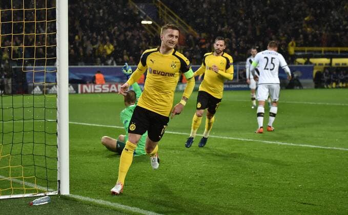 22.11.2016, Fussball UEFA Champions League 2016 17, Vorrunde, 5. Spieltag, Borussia Dortmund - Legia Warschau, Marco Reus (Borussia Dortmund) dreht nach seinem Treffer jubelnd ab