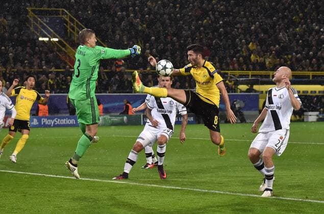 22.11.2016, Fussball UEFA Champions League 2016 17, Vorrunde, 5. Spieltag, Borussia Dortmund - Legia Warschau, Nuri Sahin (Borussia Dortmund), 2. v.re., erzielt das Tor zum 2:1