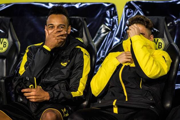 Pierre-Emerick Aubameyang (Borussia Dortmund 17) und Emre Mor (Borussia Dortmund 9) auf der Ersatzbank beim Champions League Spiel zwischen Borussia Dortmund und Legia Warschau am 22.11.2016 Dortmund Copyright: xSchuelerx xEibnerx-xPressefotox EP_JSE