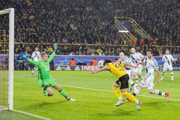 Fußball, CL, Borussia Dortmund - Legia Warschau Bilder des Tages - SPORT Shinji Kagawa of Borussia Dortmund scoresduring the UEFA Champions League group F match between Borussia Dortmund and Legia Warsaw on November 22, 2016 at the Signal Iduna Park stadium in Dortmund, Germany. Borussia Dortmund v Legia Warsaw UEFA Champions League 2016 2017 xVIxGerritxvanxKeulenxIVx 6629288