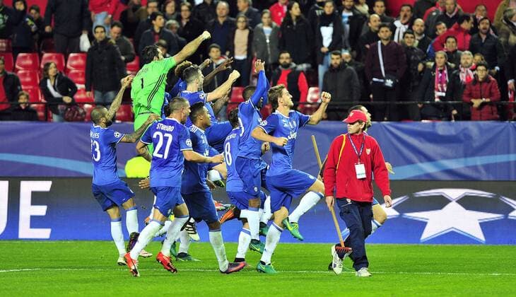 Fußball, CL, FC Sevilla - Juventus Turin Fußball 2016 2017 Champions League match played between FC Sevilla and Juventus Turin In this picture, Juventus players celebrate victory. xKikoxHurtadox 