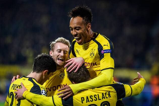Christian Pulisic (Borussia Dortmund 22), Andre Schuerrle (Borussia Dortmund 21), Pierre-Emerick Aubameyang (Borussia Dortmund 17) und Felix Passlack (Borussia Dortmund 30) beim Torjubel nach dem Treffer zum 7:3 beim Champions League Spiel zwischen Borussia Dortmund und Legia Warschau am 22.11.2016 Dortmund Copyright: xSchuelerx xEibnerx-xPressefotox EP_JSE