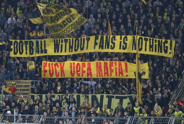 Dienstag 22.11.2016, Saison 2016 2017, UEFA Champions League, Vorrunde Gruppenphase, 5. Spieltag im Dortmunder Signal Iduna Park, BVB 09 Borussia Dortmund - Legia Warschau 8:4, Protestspruchband der BVB-Ultragruppe The Unity gegen den Zuschauerausschluss der Warschauer Fans: Football without Fans is nothing - Fuck UEFA Mafia