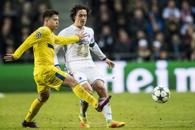 Fußball, CL, FC Kopenhagen - FC Porto 161122 Portos Otavio und FC Kopenhagen s Thomas Delaney Fußball Champions League 2016 2017 FC Kopenhagen - FC Porto.  Copyright: PETTERxARVIDSON BB161122PA115