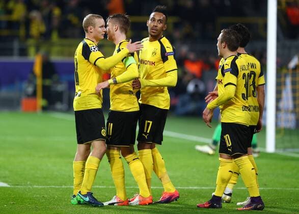 Dienstag 22.11.2016, Saison 2016 2017, UEFA Champions League, Vorrunde Gruppenphase, 5. Spieltag im Dortmunder Signal Iduna Park, BVB 09 Borussia Dortmund - Legia Warschau 8:4, Dortmunder Torjubel zum 8:4: Sebastian Rode (BVB), Marco Reus (BVB), Pierre-Emerick Aubameyang (BVB), Felix Passlack (BVB) und Shinji Kagawa (BVB), v.l.