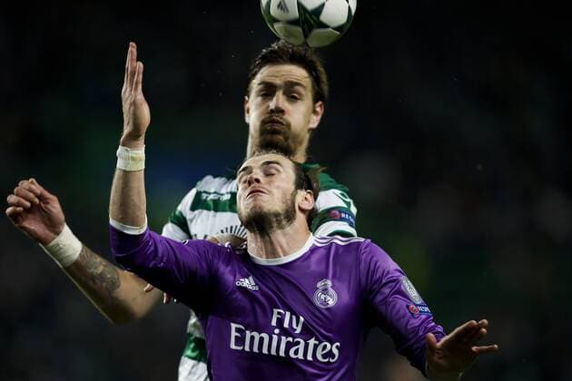 November 22, 2016 - Lisbon, Portugal - Real Madrid s midfielder Gareth Bale (F) vies for the ball with Sporting s defender Sebastian Coates (B) during Champions League 2016 17 match between Sporting CP vs Real Madrid, in Lisbon, on November 22, 2016. Sporting Clube de Portugal v Real Madrid CF - UEFA Champions League  - ZUMAn230 20161122_zaa_n230_371