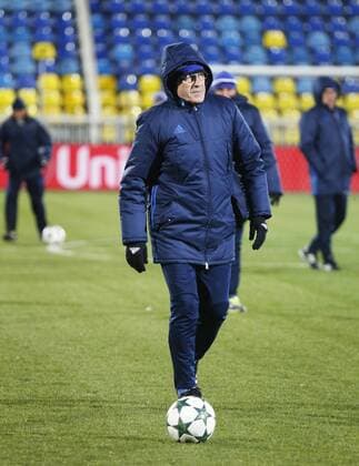 ROSTOV-ON-DON, RUSSIA - NOVEMBER 22, 2016: FC Rostov s head coach Ivan Danilyants during a training session ahead of a UEFA Champions League Group D Round 5 football match against Bayern Munich. The game is scheduled for November 23, 2016. Valery Matytsin TASS  TS038774