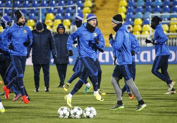 ROSTOV-ON-DON, RUSSIA - NOVEMBER 22, 2016: FC Rostov s players during a training session ahead of a UEFA Champions League Group D Round 5 football match against Bayern Munich. The game is scheduled for November 23, 2016. Valery Matytsin TASS  TS03877B